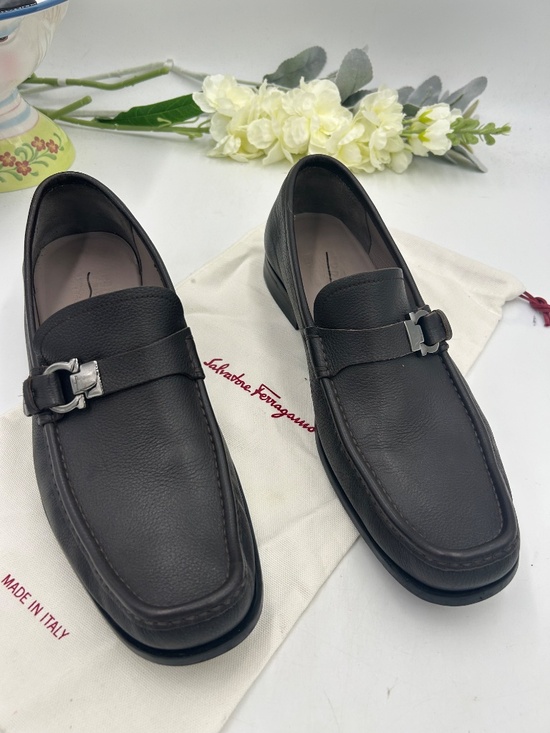Men’s Salvatore Ferragamo Gancini Pebble Grain Loafers.  Size 9E.  Made in Italy main image 7